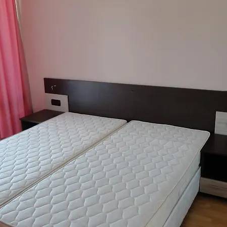 Apartament Sahi *
